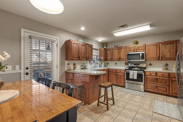 702 S Division Street, Sapulpa, OK 74066