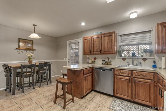 702 S Division Street, Sapulpa, OK 74066