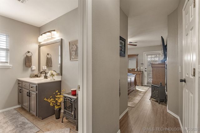 702 S Division Street, Sapulpa, OK 74066