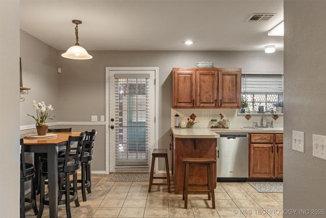 702 S Division Street, Sapulpa, OK 74066