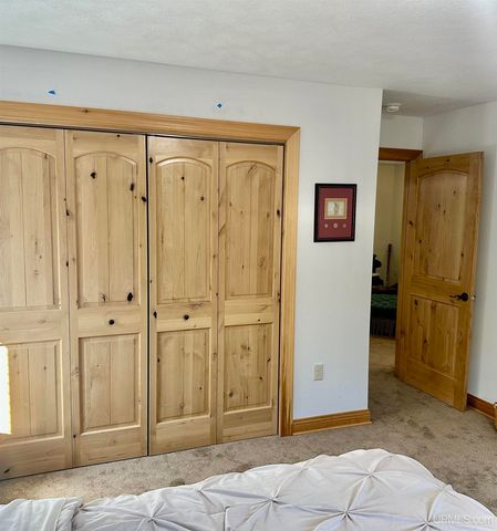 E2702 Country Lane Road, Eben Junction, MI 49825