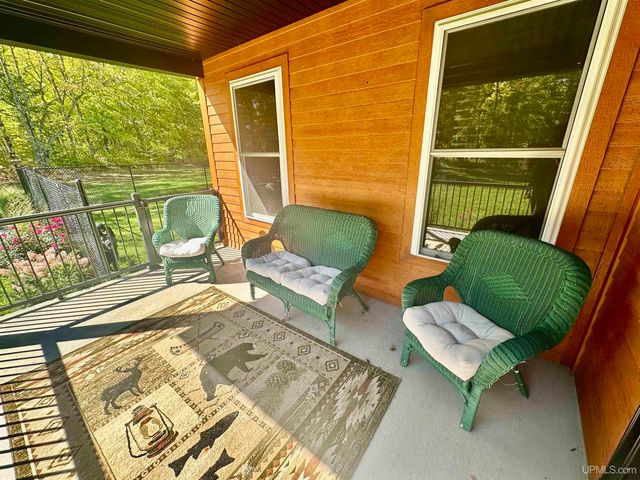 E2702 Country Lane Road, Eben Junction, MI 49825