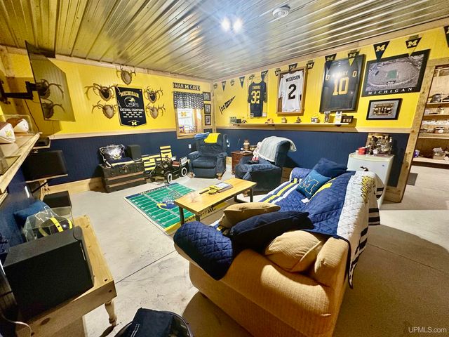 E2702 Country Lane Road, Eben Junction, MI 49825