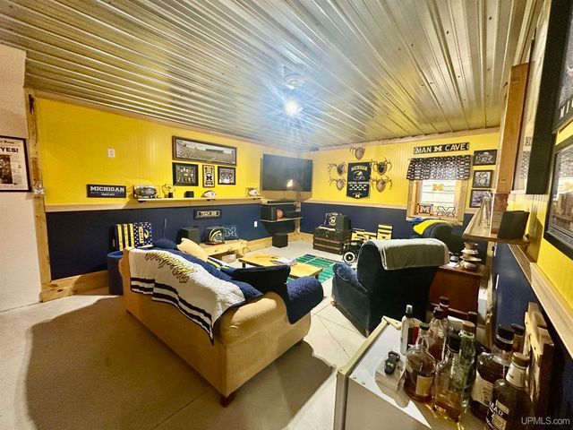 E2702 Country Lane Road, Eben Junction, MI 49825