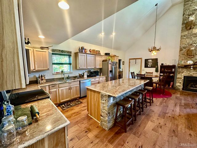 E2702 Country Lane Road, Eben Junction, MI 49825