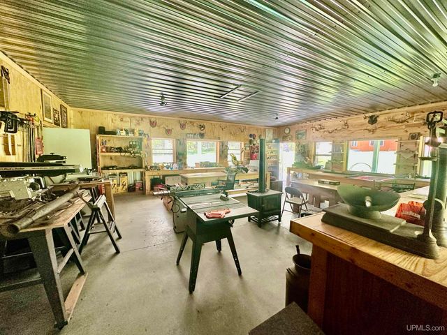 E2702 Country Lane Road, Eben Junction, MI 49825