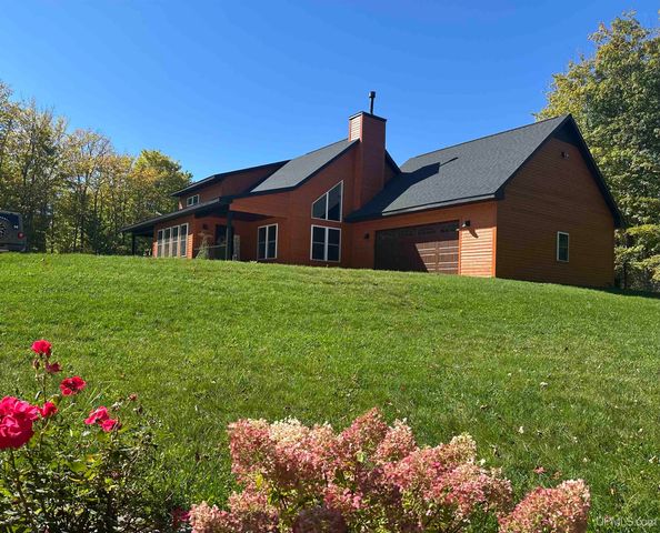 E2702 Country Lane Road, Eben Junction, MI 49825