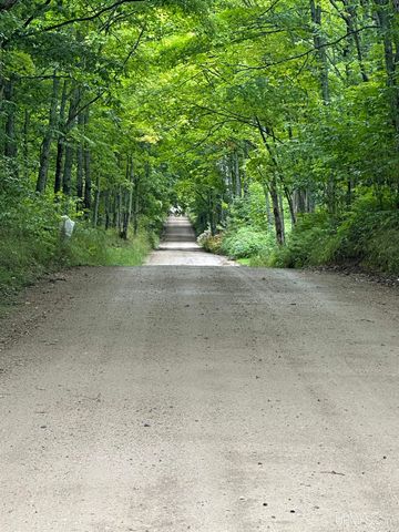 E2702 Country Lane Road, Eben Junction, MI 49825