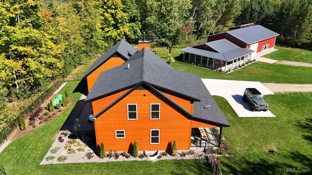 E2702 Country Lane Road, Eben Junction, MI 49825