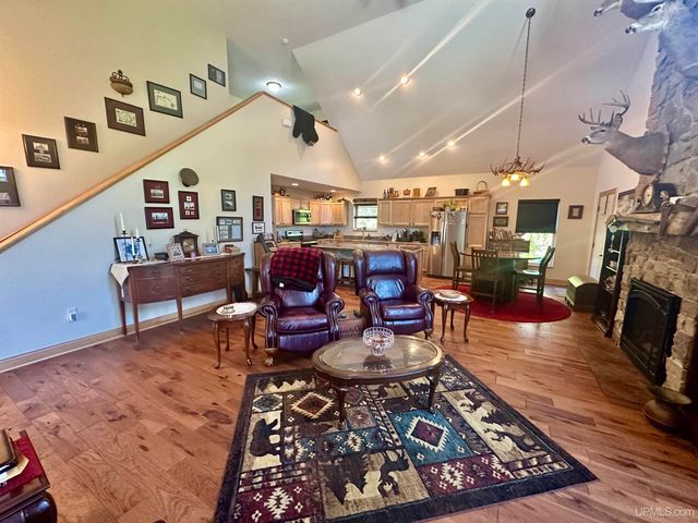 E2702 Country Lane Road, Eben Junction, MI 49825