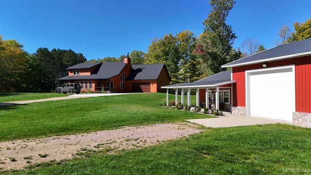 E2702 Country Lane Road, Eben Junction, MI 49825