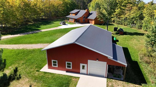 E2702 Country Lane Road, Eben Junction, MI 49825