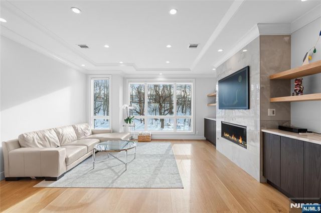 217 5th Street B, Palisades Park, NJ 07650