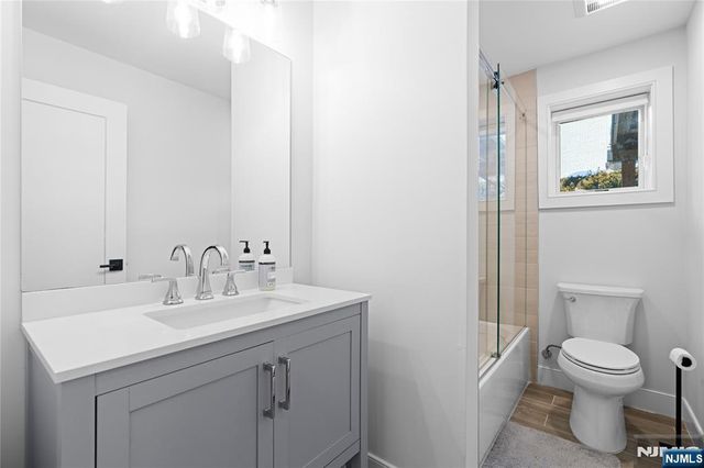 217 5th Street B, Palisades Park, NJ 07650