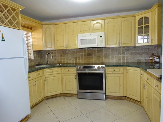 605 S STATE ROAD 7 2D, Margate, FL 33068