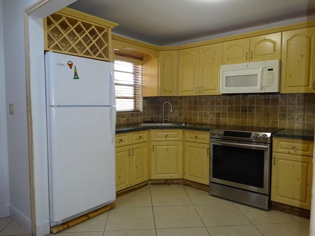 605 S STATE ROAD 7 2D, Margate, FL 33068