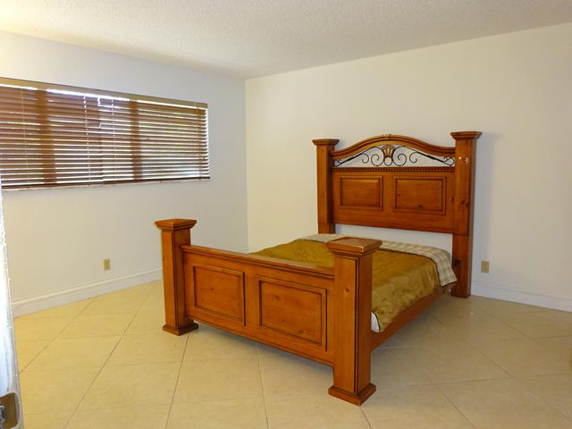 605 S STATE ROAD 7 2D, Margate, FL 33068