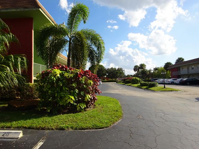 605 S STATE ROAD 7 2D, Margate, FL 33068
