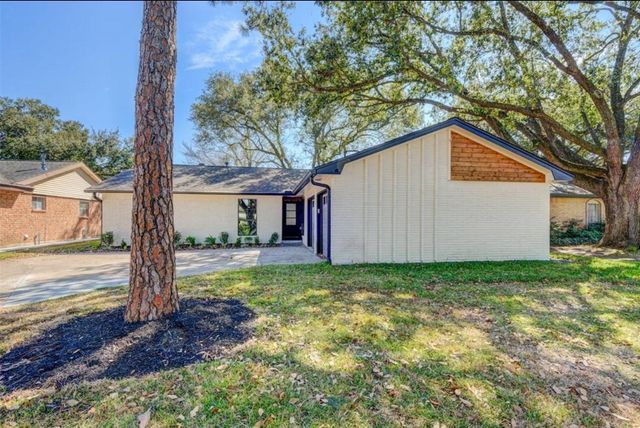 8907 Tanager Street, Houston, TX 77036