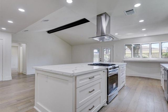 8907 Tanager Street, Houston, TX 77036