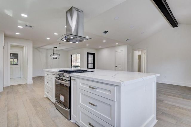 8907 Tanager Street, Houston, TX 77036