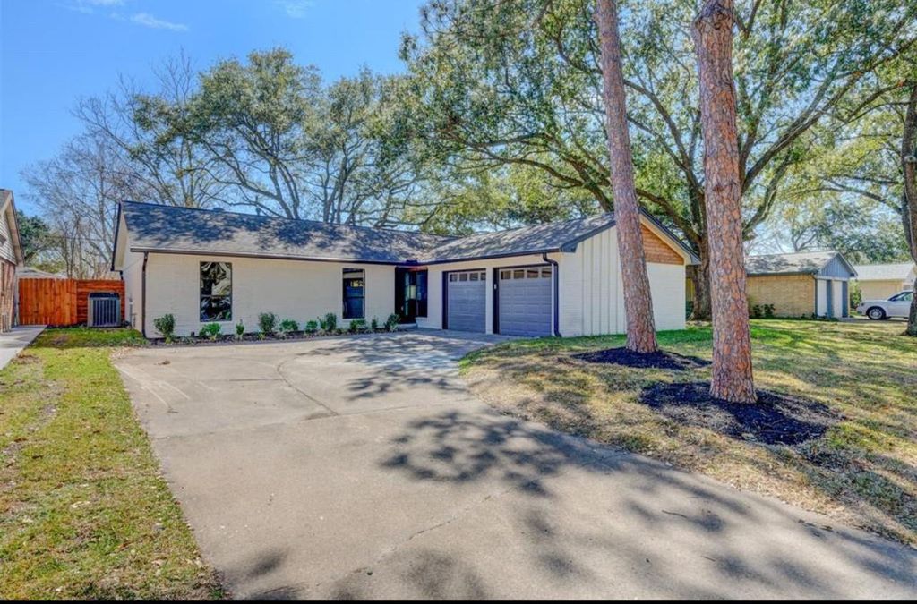 8907 Tanager Street, Houston, TX 77036