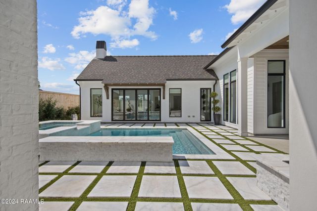 106 Dusty Ridge Drive, Youngsville, LA 70592