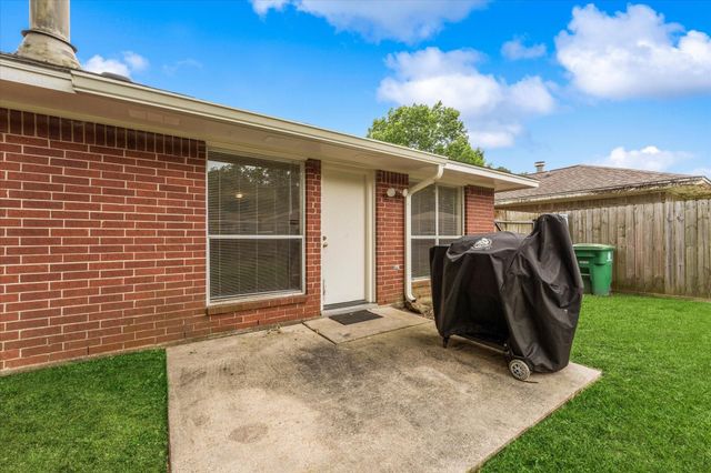 2307 Old Oak Lane, Houston, TX 77339