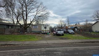 530 S 6TH St, Harrisburg, OR 97446