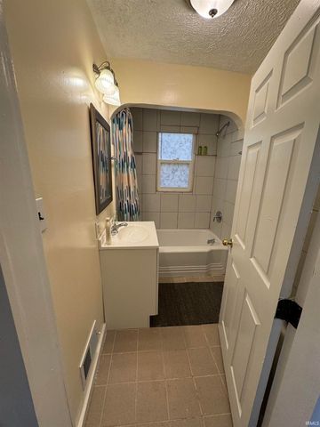 226 E 16th Street, Muncie, IN 47302