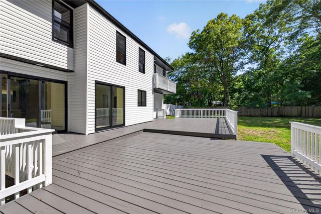 96 Chestnut Street, Mount Sinai, NY 11766