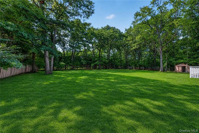 96 Chestnut Street, Mount Sinai, NY 11766