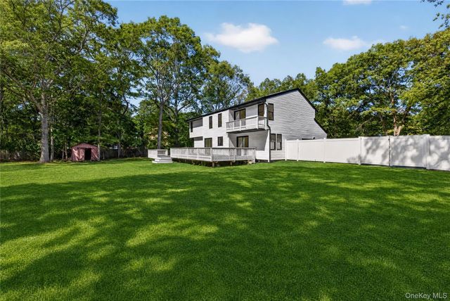 96 Chestnut Street, Mount Sinai, NY 11766