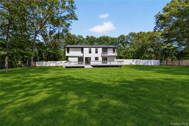 96 Chestnut Street, Mount Sinai, NY 11766