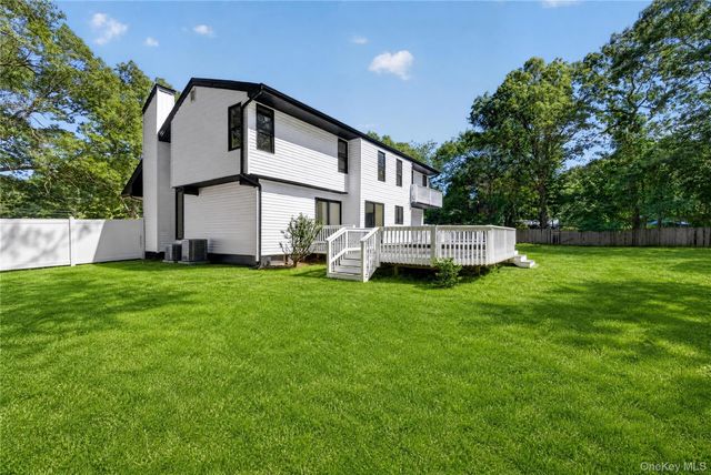 96 Chestnut Street, Mount Sinai, NY 11766