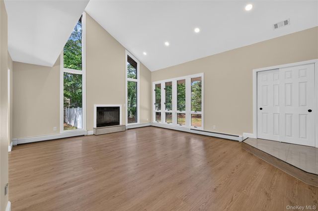 96 Chestnut Street, Mount Sinai, NY 11766