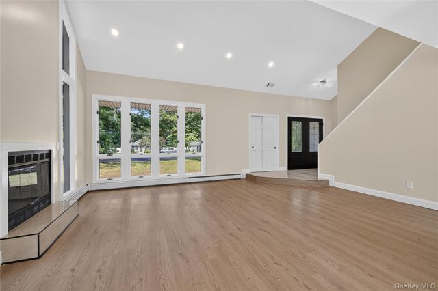 96 Chestnut Street, Mount Sinai, NY 11766