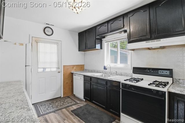 24324 Hebe Avenue, Warren, MI 48091
