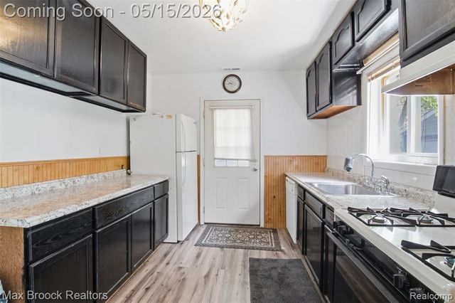 24324 Hebe Avenue, Warren, MI 48091