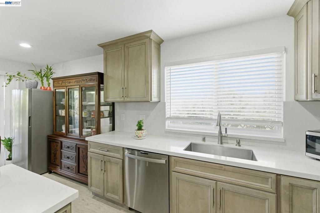 Image 11 of property listing at 2222 Carmel Ct, Pittsburg, CA 94565