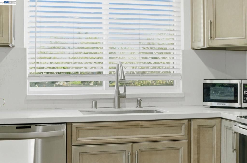 Image 12 of property listing at 2222 Carmel Ct, Pittsburg, CA 94565