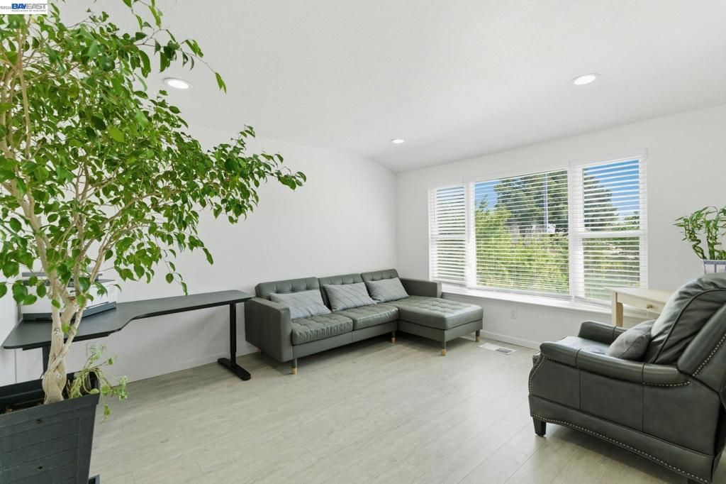 Image 14 of property listing at 2222 Carmel Ct, Pittsburg, CA 94565