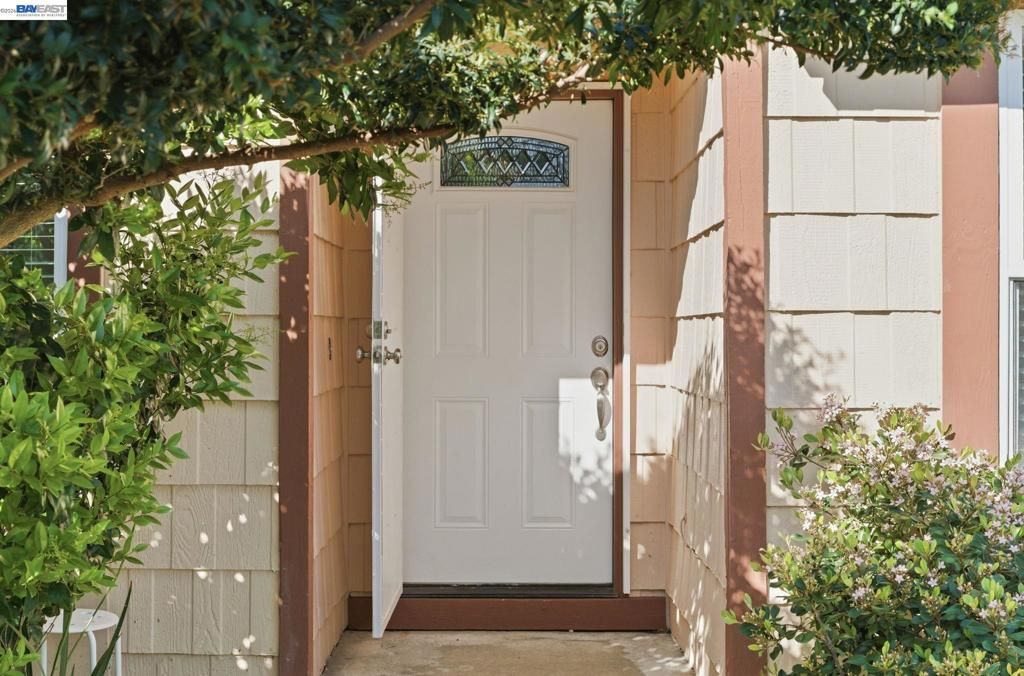 Image 3 of property listing at 2222 Carmel Ct, Pittsburg, CA 94565