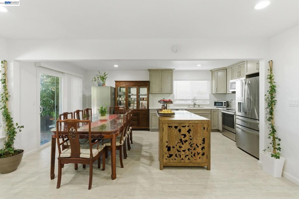 Image 8 of property listing at 2222 Carmel Ct, Pittsburg, CA 94565