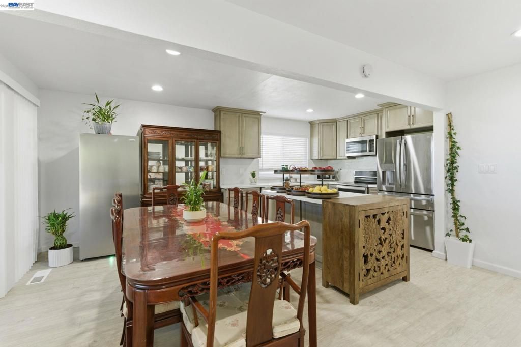 Image 9 of property listing at 2222 Carmel Ct, Pittsburg, CA 94565