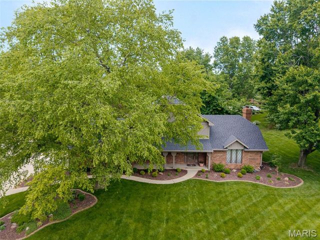 147 Ginger Dale Drive, Glen Carbon, IL 62034