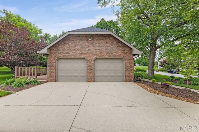 147 Ginger Dale Drive, Glen Carbon, IL 62034