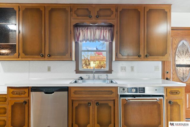 5610 R Street, Omaha, NE 68117