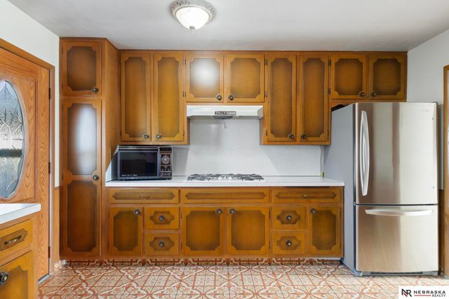 5610 R Street, Omaha, NE 68117