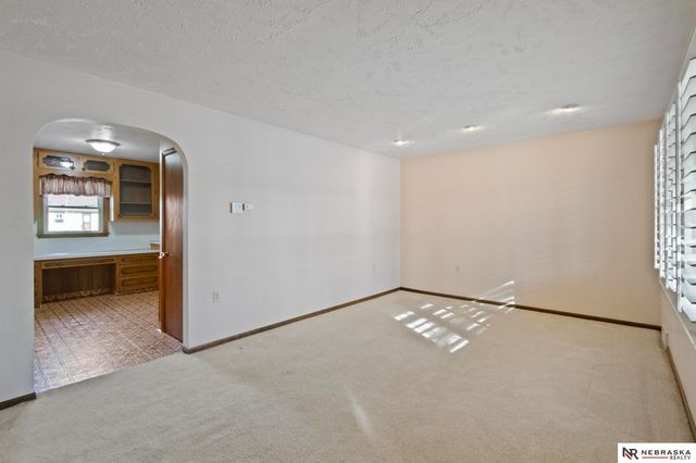 5610 R Street, Omaha, NE 68117